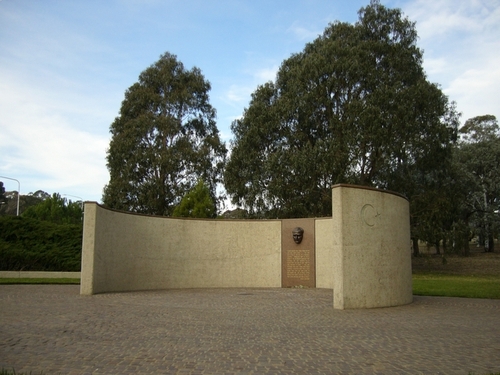 Canberra'da Atatürk Anıtı