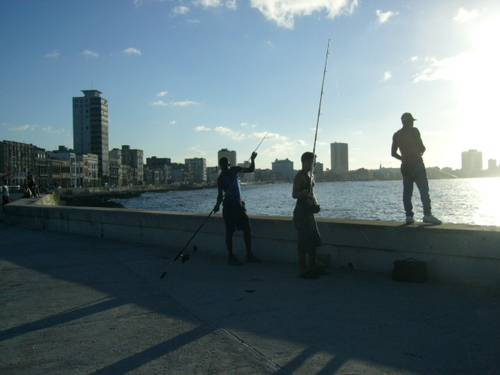 Malecon'da balikcilar...