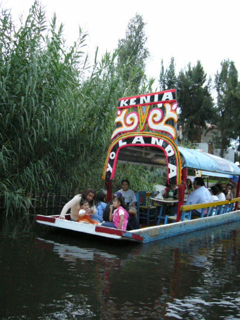 Xochimilko'nun süslü tekneleri
